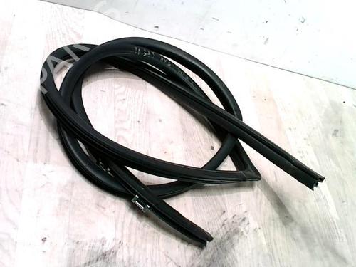 Used Rubber door seal TOYOTA COROLLA Verso (ZER_, ZZE12_, R1_) 2.2 D-4D (AUR10_, AUR10R) (136 hp) 31233142