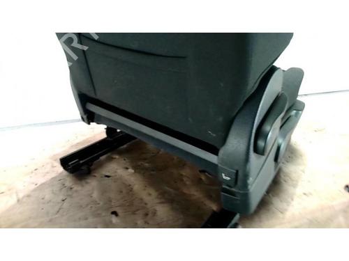 Right front seat PEUGEOT 5008 (0U_, 0E_) 1.6 HDi | BP25419532C16 