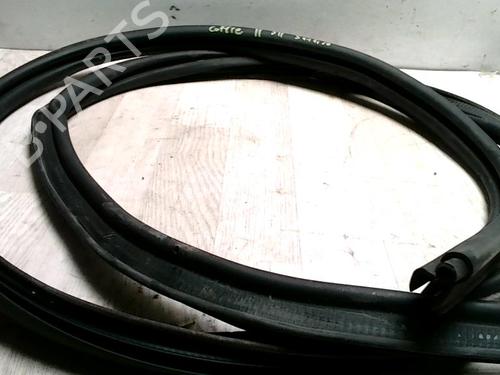 Used Rubber door seal DACIA SANDERO II 1.5 dCi 75 / Blue dCi 75 (B8JW, B8M4, B8AH, B8M7, B8M6) (75 hp) 31225318