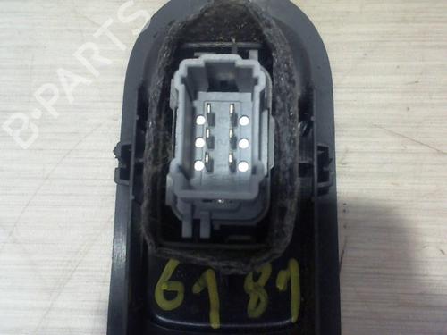 Used Right front window switch RENAULT SCÉNIC II (JM0/1_) 1.9 dCi (JM0G, JM12, JM1G, JM2C) (120 hp) 25389231