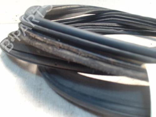 Gummiliste PEUGEOT BOXER Van 2.2 HDi 100 (101 hp) 31229316