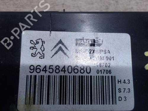 Used Control unit PEUGEOT 407 (6D_) 2.0 HDi 135 (6DRHRH, 6DRHRE, 6DRHRG, 6DRHRJ) (136 hp) 25414857