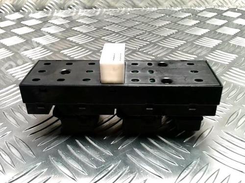 Left front window switch KIA SORENTO I (JC) 2.5 CRDi 4WD | BP25430053I27
