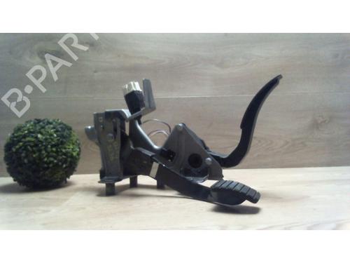 Used Pedal RENAULT CLIO IV Grandtour (KH_) 1.5 dCi 90 (KHN3, KHN4) (90 hp) 25401690