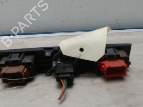 Used Warning switch RENAULT CLIO II (BB_, CB_) 1.5 dCi (B/CB07) (65 hp) 28535759