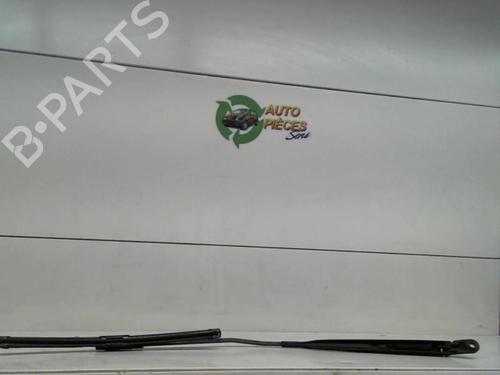 Used Front windshield wiper arm RENAULT CLIO III (BR0/1, CR0/1) 1.5 dCi (C/BR0G, C/BR1G) (68 hp) 25415696
