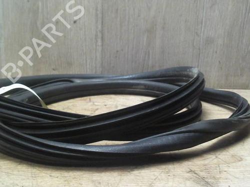 Used Rubber door seal Rubber door seal PEUGEOT 5008 (0U_, 0E_) 2.0 HDi (163 hp) 28685729 28685729