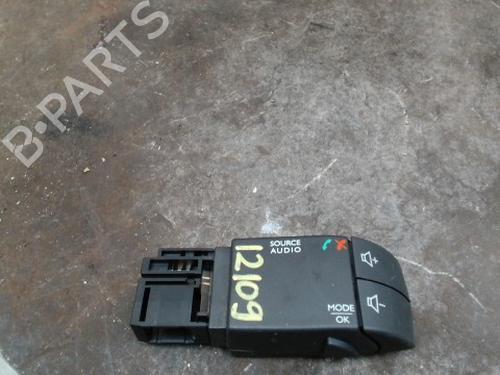 Kombi Kontakt / Stilkkontakt Kombi Kontakt / Stilkkontakt RENAULT TWINGO III (BCM_, BCA_) 1.0 SCe 70 (71 hp) 33907449 33907449