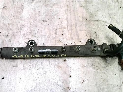 Used Injection rail TOYOTA YARIS VERSO (_P2_) 1.4 D-4D (NLP20_, NLP22_) (75 hp) 27563905