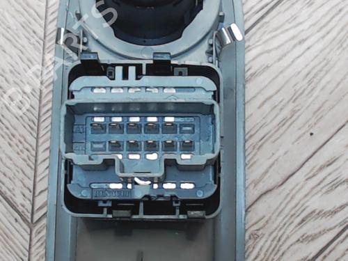 Used Switch RENAULT TWINGO II (CN0_) 1.2 16V (CN0K, CN0V, CN0A) (76 hp) 25388378