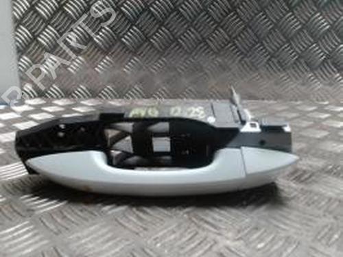 Poignée extérieure avant gauche VW POLO VI (AW1, BZ1, AE1) 1.0 MPi (80 hp) 30583445