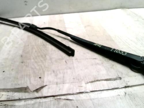 Used Front windshield wiper arm TOYOTA YARIS (_P9_) 1.4 D-4D (NLP90_, NLP90R) (90 hp) 25425232