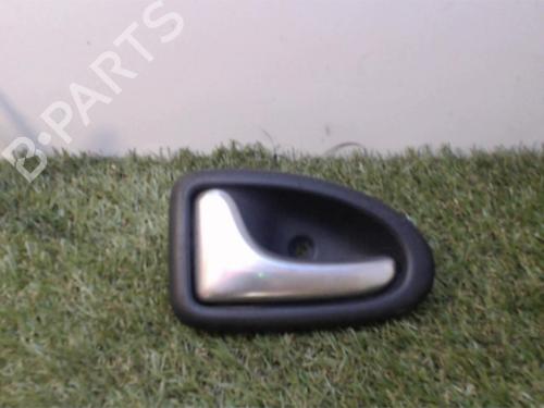 Venstre foran invendig håndtak RENAULT CLIO II (BB_, CB_) 1.5 dCi (B/CB08) (82 hp) 25395818