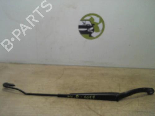 Used Front windshield wiper arm PEUGEOT 307 (3A/C) 2.0 HDi 90 (90 hp) 25412158