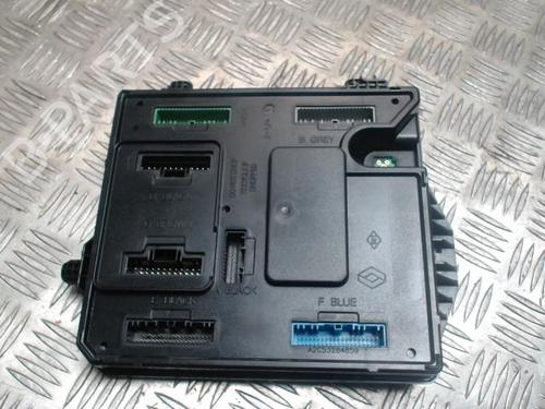 Used Fuse box Fuse box RENAULT SCÉNIC III (JZ0/1_) 1.6 dCi (JZ00, JZ12) (130 hp) 30531601 30531601