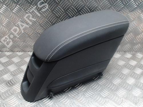 Used Armrest / Center console OPEL MERIVA B MPV (S10) 1.4 (75) (120 hp) 31264111