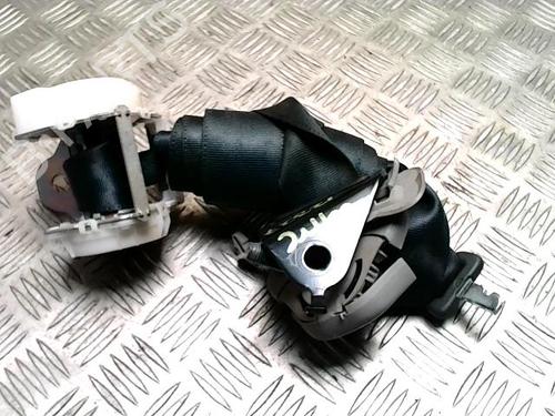 Used Rear center seatbelt TOYOTA YARIS (_P9_) 1.4 D-4D (NLP90_, NLP90R) (90 hp) 31312166