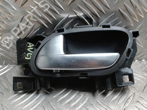 Venstre fortil invendig håndtag PEUGEOT 208 I (CA_, CC_) 1.2 THP 110 (110 hp) 31237345