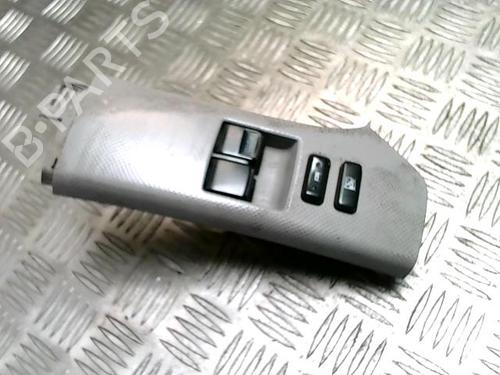 Used Left front window switch TOYOTA YARIS (_P9_) 1.4 D-4D (NLP90_, NLP90R) (90 hp) 31257380