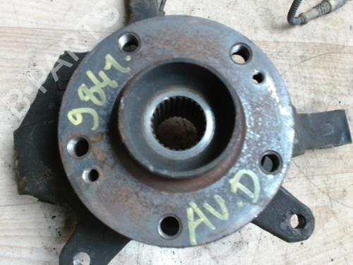 Used Right front steering knuckle RENAULT LAGUNA II (BG0/1_) 1.9 dCi (107 hp) 31230715