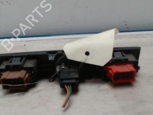 Alarmlicht Schakelaar RENAULT CLIO II (BB_, CB_) 1.5 dCi (B/CB07) (65 hp) 28535759