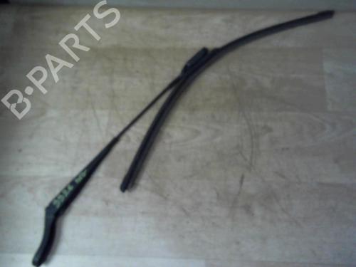 Used Front windshield wiper arm RENAULT TWINGO II (CN0_) 1.2 16V (CN0K, CN0V, CN0A) (76 hp) 31238421