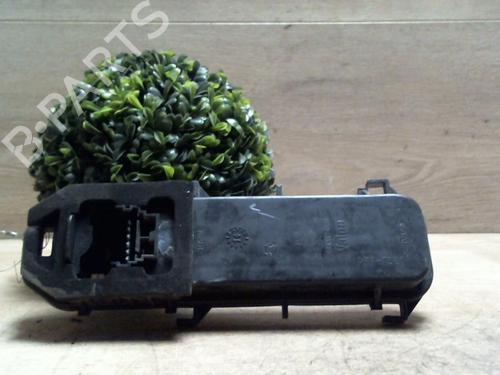 Used Licence plate light RENAULT SCÉNIC II (JM0/1_) 1.9 dCi (JM0G, JM12, JM1G, JM2C) (120 hp) 25411401