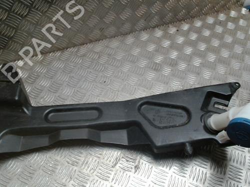 Used Windscreen washer tank Windscreen washer tank 37030595 37030595