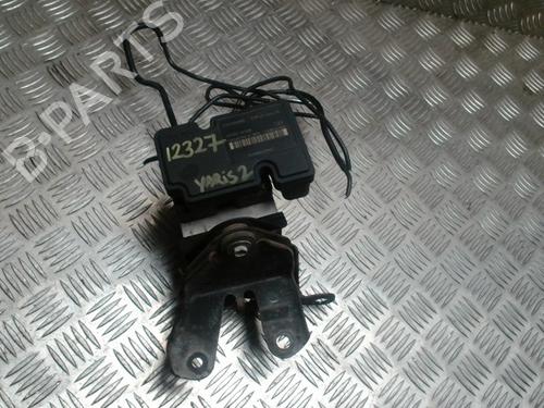 Used ABS pump TOYOTA YARIS (_P9_) 1.4 D-4D (NLP90_, NLP90R) (90 hp) 31332301