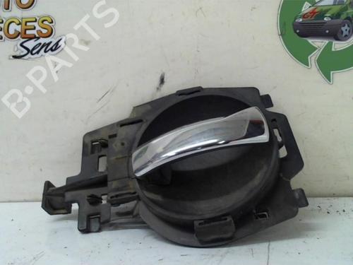 Used Front left interior door handle RENAULT RAPID Box Body/MPV (F40_, G40_) 1.1 (F401) (45 hp) 25400953