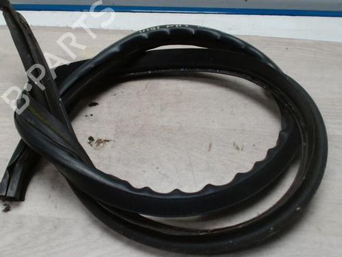 Gummiliste MERCEDES-BENZ M-CLASS (W163) ML 270 CDI (163.113) (163 hp) 25420994