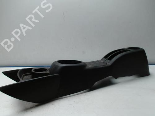 Middenconsole TOYOTA YARIS (_P9_) 1.4 D-4D (NLP90_, NLP90R) (90 hp) 31233228