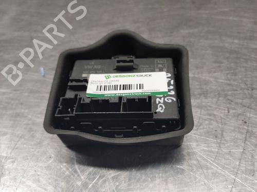 Used Comfort control module AUDI Q3 (F3B) 35 TDI quattro (150 hp) 32843466