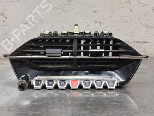 Used Air vent PEUGEOT 208 II (UB_, UP_, UW_, UJ_) 1.5 BlueHDI 100 (102 hp) 31579356