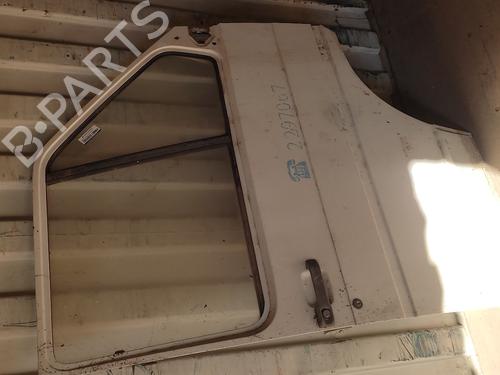 Used Right front door RENAULT TRAFIC Van (T_, P_, V_) 2.1 D (64 hp) 24678236