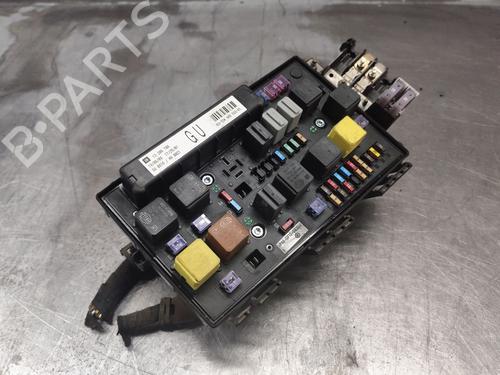 Used Fuse box Fuse box 38036710 38036710