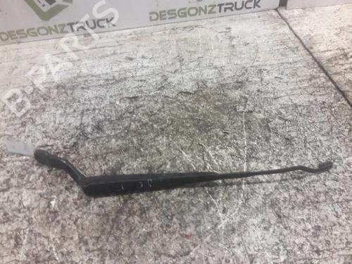 Used Front windshield wiper arm FORD FIESTA V (JH_, JD_) [2001-2014]  21468375