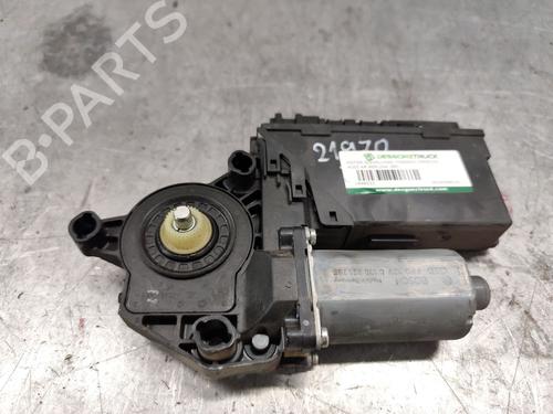 Rudehejsemotor bagstkærm højre AUDI A4 B7 (8EC) [2004-2009]  28619179