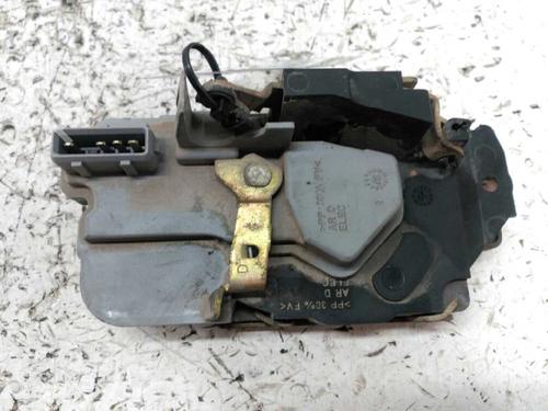 Używane Zamek drzwi tylnych prawych PEUGEOT 206 Hatchback (2A/C) [1998-2012]  21444227