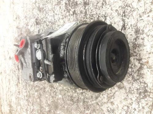 Used AC compressor MERCEDES-BENZ VITO Van (W638) [1997-2003]  21465655