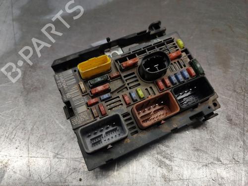Used Fuse box Fuse box 38556940 38556940