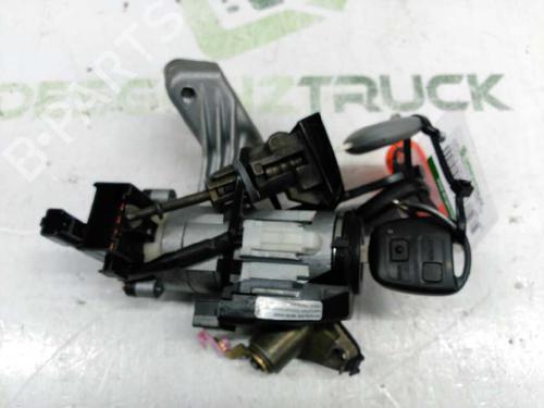 Clé de contact TOYOTA COROLLA (_E12_) 1.6 VVT-i (ZZE121_, ZZE121R) (110 hp) 21433662