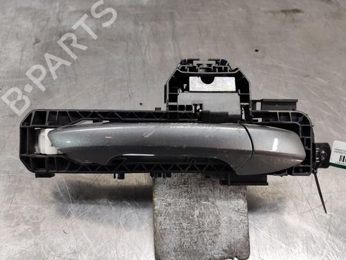 Używane Klamka zewnętrzna drzwi przednich prawych INFINITI Q30 1.5 D (109 hp) 30890642