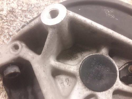 Venstre hjullejehus spindel VW PASSAT B6 (3C2)  | BP21468827M27 