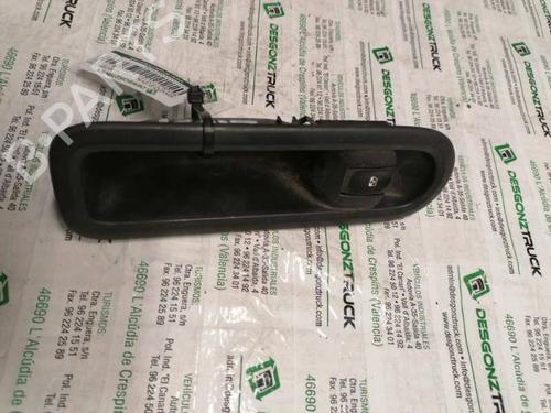 Used Right front window switch RENAULT CLIO III (BR0/1, CR0/1) [2005-2014]  21473391