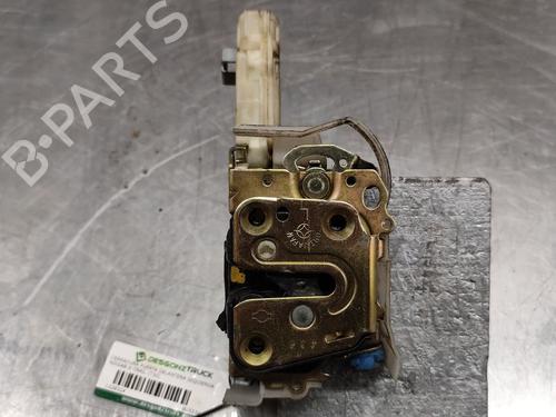Used Front left lock NISSAN X-TRAIL I (T30) [2001-2013]  30586665