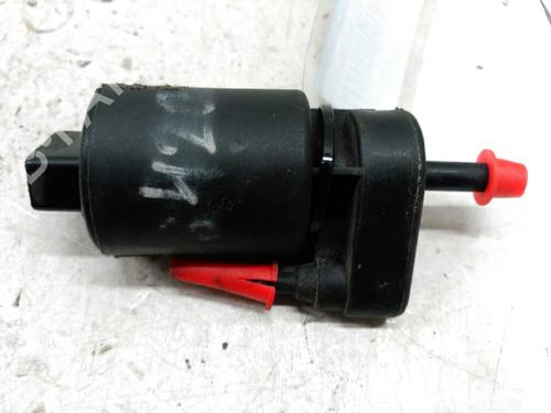 Used Washer pump RENAULT RAPID Box Body/MPV (F40_, G40_) [1985-2001]  21438330