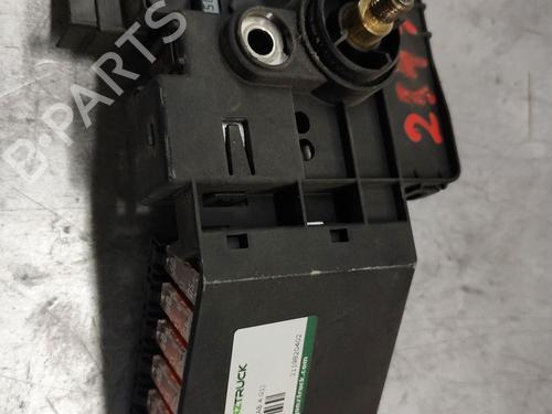 Used Fuse box RENAULT TRAFIC II Bus (JL) [2001-2025]  28708765