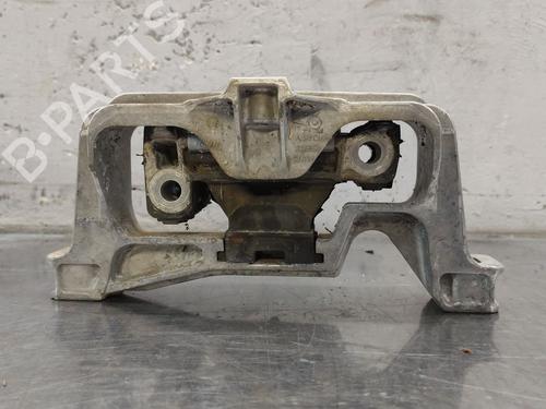 Motorfeste MERCEDES-BENZ GLA-CLASS (X156) GLA 200 (156.943) (156 hp) 31290969