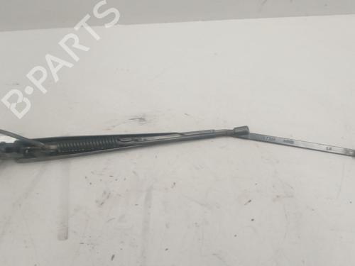 Used Front windshield wiper arm NISSAN NT400 CABSTAR (F24M) 28.12, 32.12, 35.12 (F91AN, F24M) (122 hp) 27701681